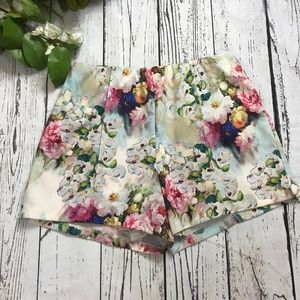 C"isa Floral Shorts